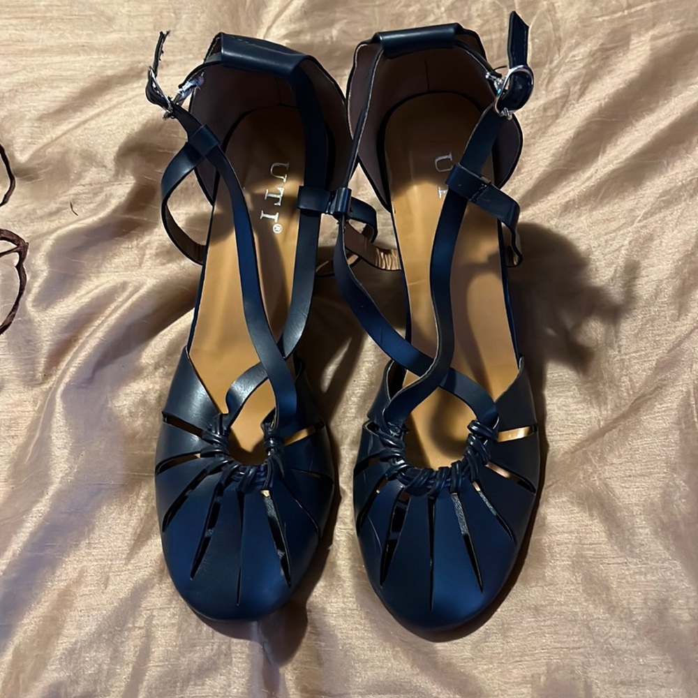 Navy heels